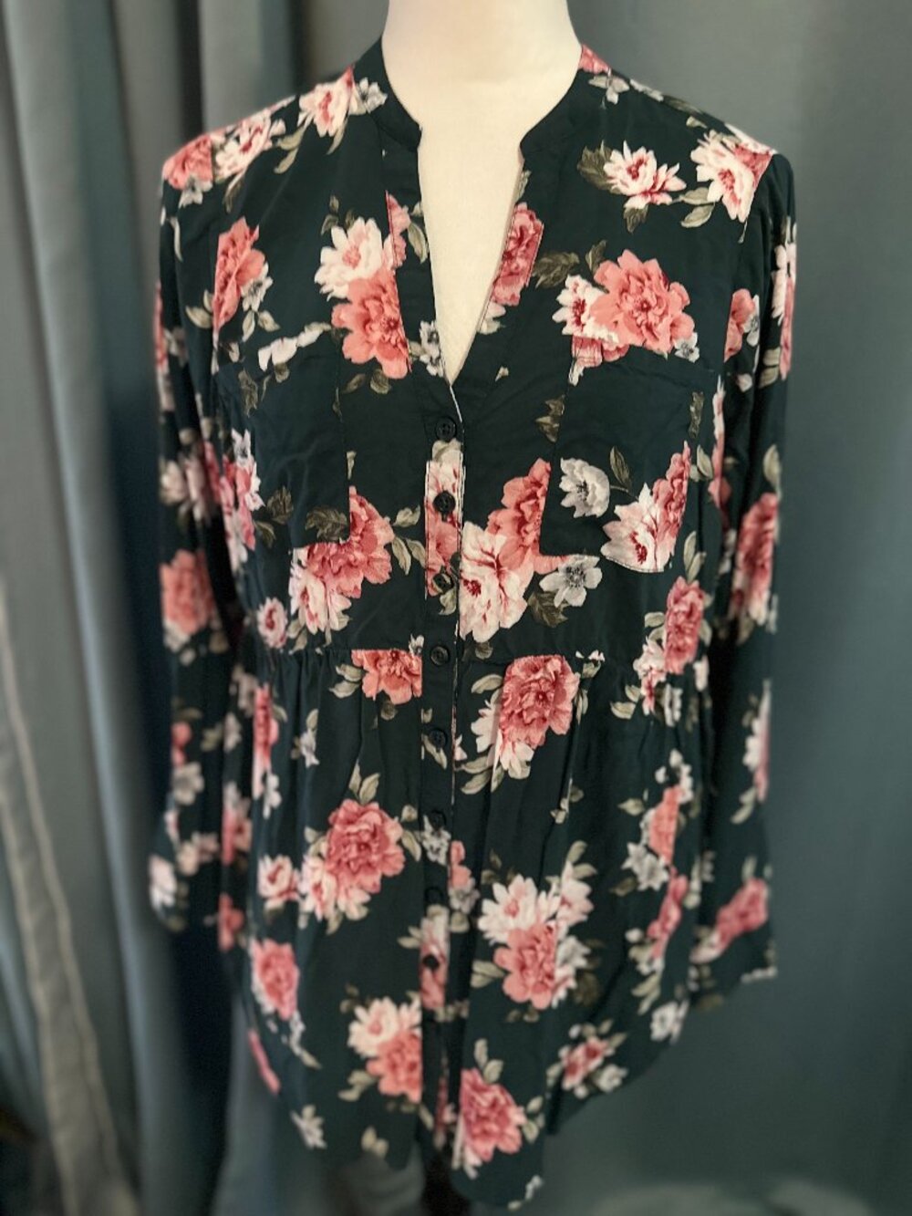 Torrid 00 US 10 M Floral Blouse Dark Green Pink Button Front Rayon Babydoll